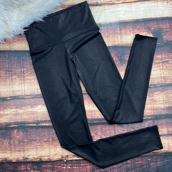 RELISTED Snakeskin Faux Leather Print Black Leggings Pants - Picture 6 of 7
